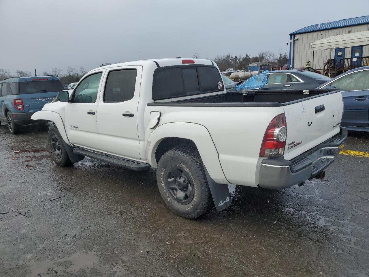 Obraz 2 z 2011 TOYOTA TACOMA DOUBLE CAB 2011 z VIN 3TMLU4EN5BM077170