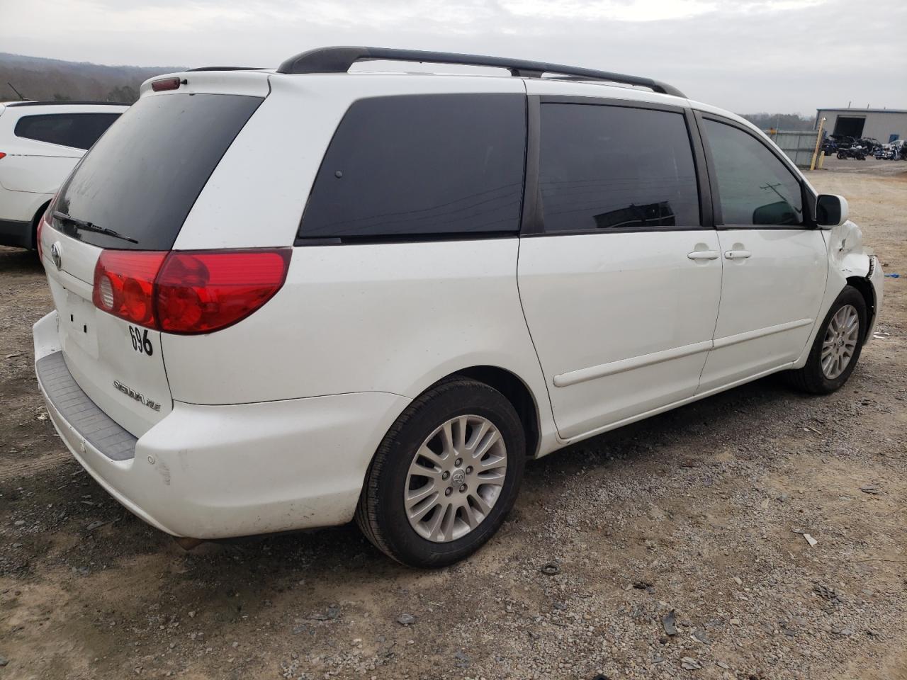 Image 3 of 2010 TOYOTA SIENNA XLE 2010 with VIN 5TDYK4CCXAS311444