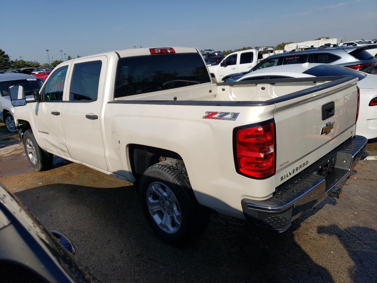 Image 2 of 2014 CHEVROLET SILVERADO K1500 LT 2014 with VIN 3GCUKREC4EG527478