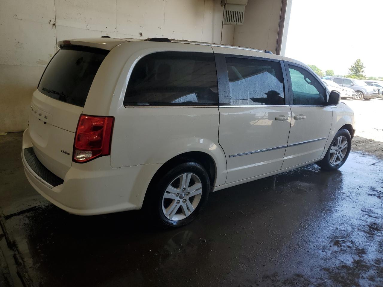 Image 3 of 2013 DODGE GRAND CARAVAN CREW 2013 with VIN 2C4RDGDG7DR639970