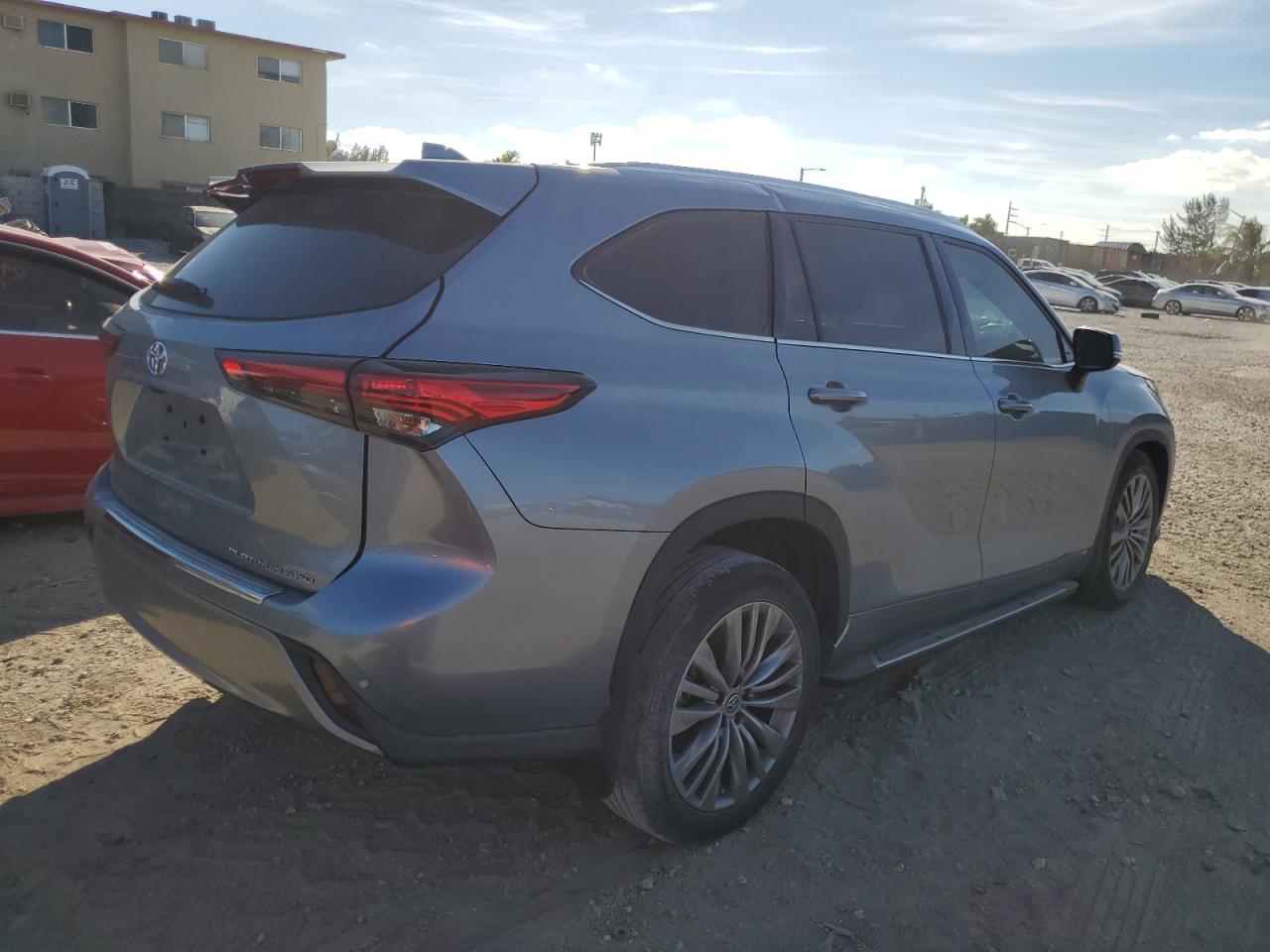 Image 3 of 2021 TOYOTA HIGHLANDER PLATINUM 2021 with VIN 5TDFZRBH1MS124112