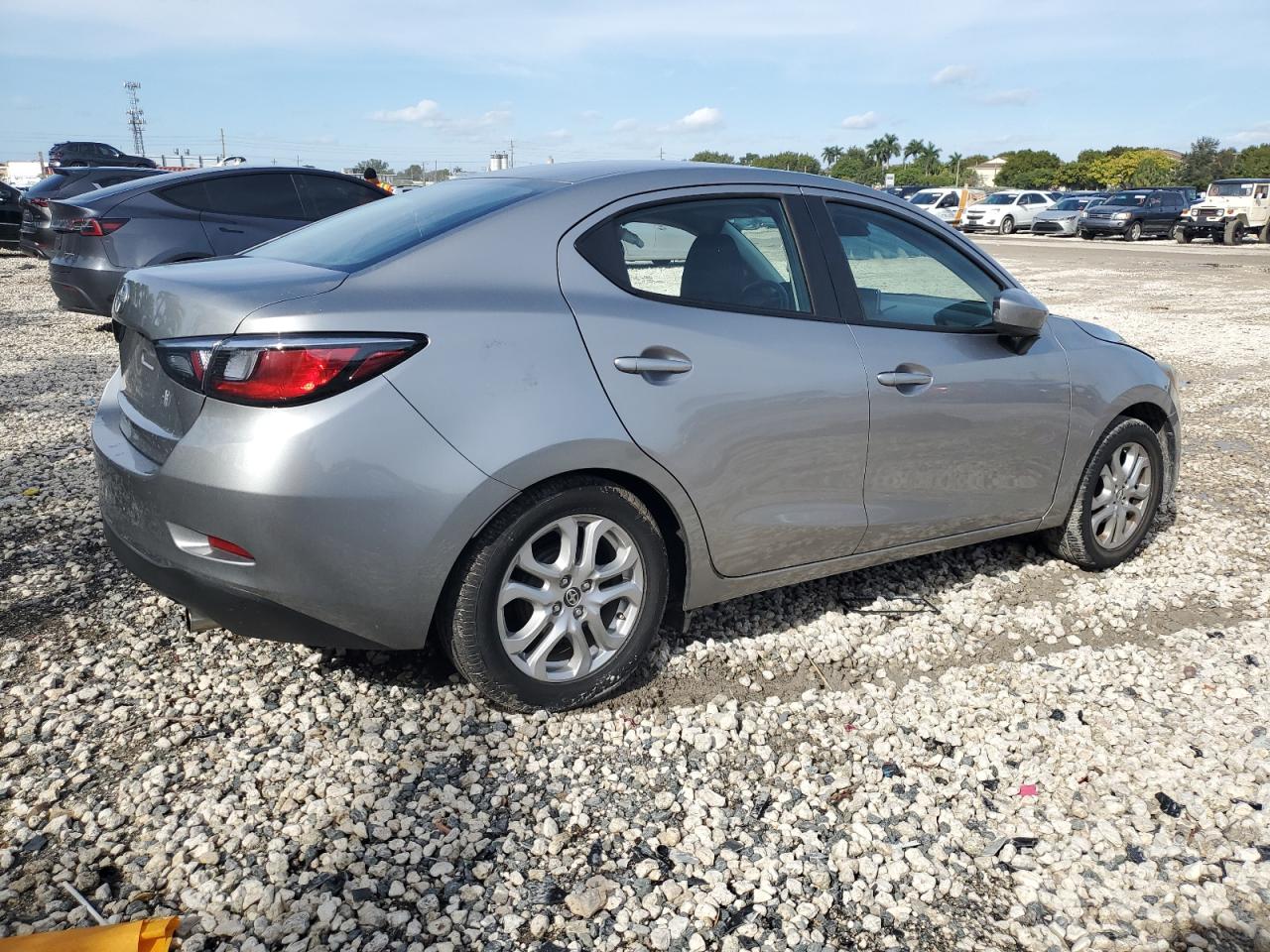 Obraz 3 z 2016 TOYOTA SCION IA  2016 z VIN 3MYDLBZV1GY114920
