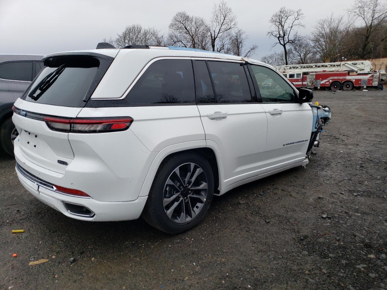 Image 3 of 2023 JEEP GRAND CHEROKEE OVERLAND 4XE 2023 with VIN 1C4RJYD67PC611086
