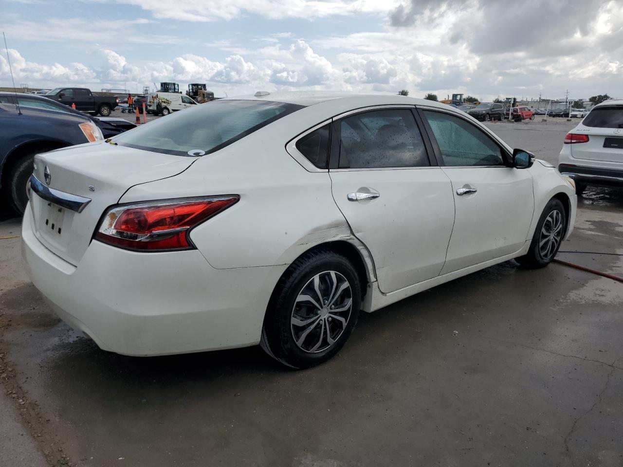 Image 3 of 2015 NISSAN ALTIMA 2.5 2015 with VIN 1N4AL3AP6FC131097