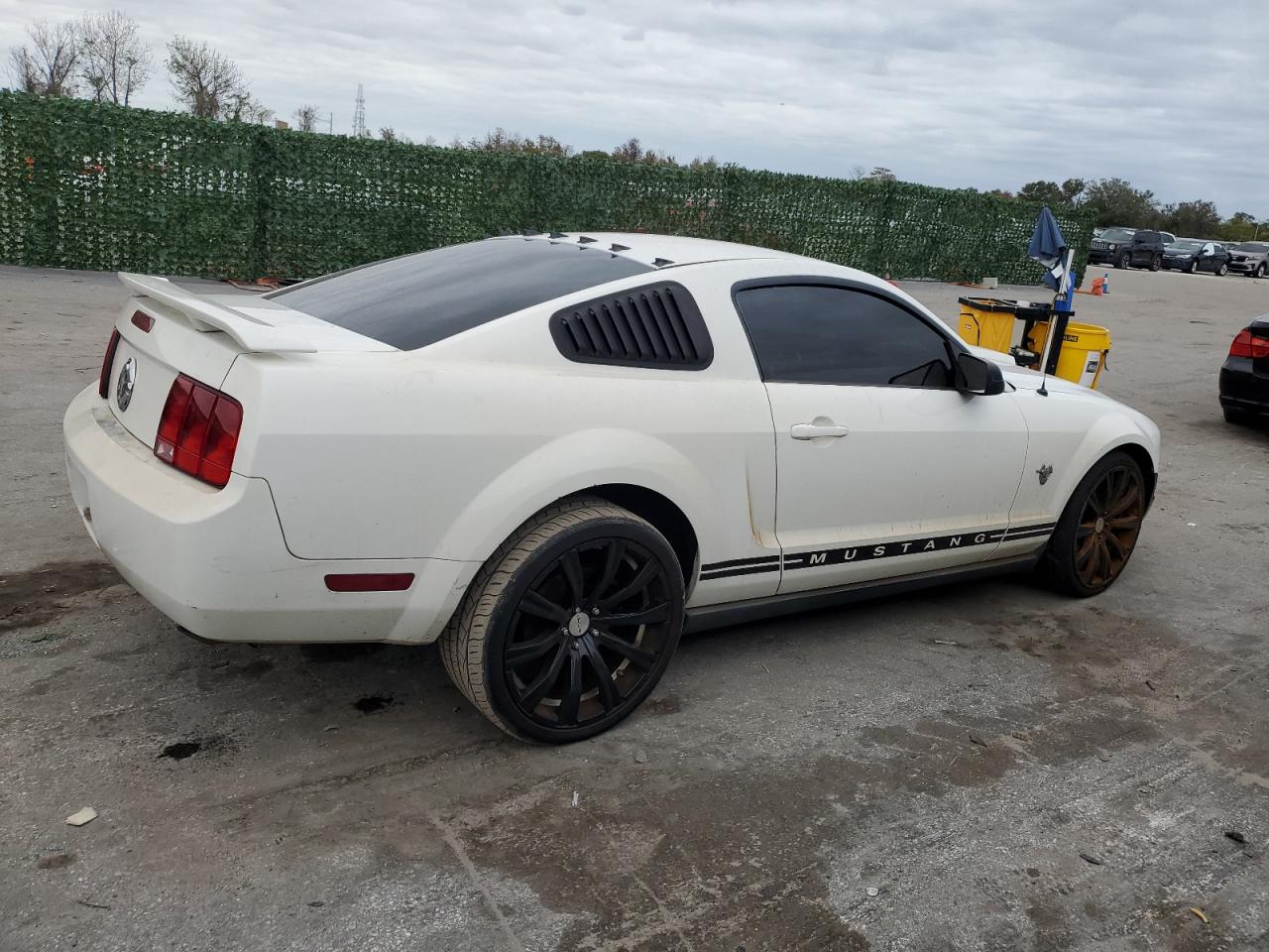 Obraz 3 z 2009 FORD MUSTANG  2009 z VIN 1ZVHT80N195122867