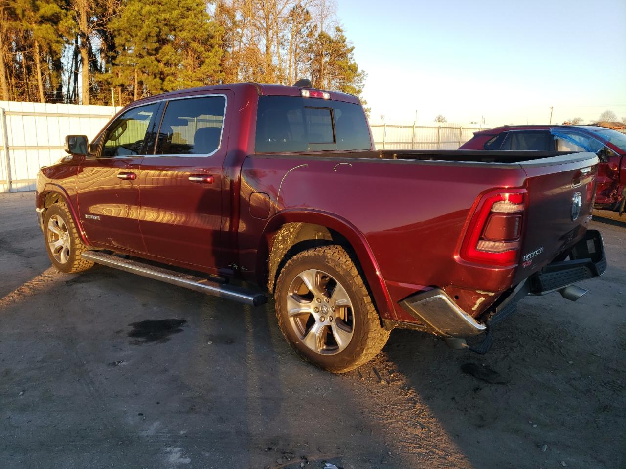 Obraz 2 z 2019 RAM 1500 LARAMIE 2019 z VIN 1C6SRFJT5KN554562