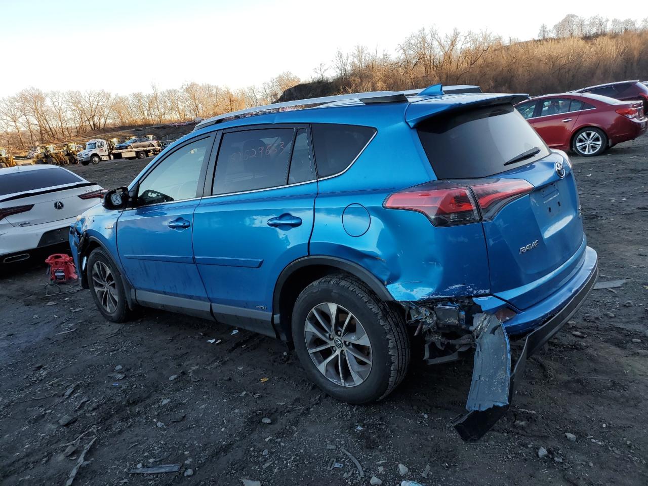 Изображение 2 2016 TOYOTA RAV4 HV XLE 2016 с VIN JTMRJREVXGD005495
