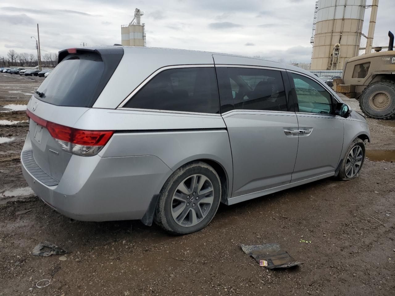 Image 3 of 2015 HONDA ODYSSEY TOURING 2015 with VIN 5FNRL5H96FB092790