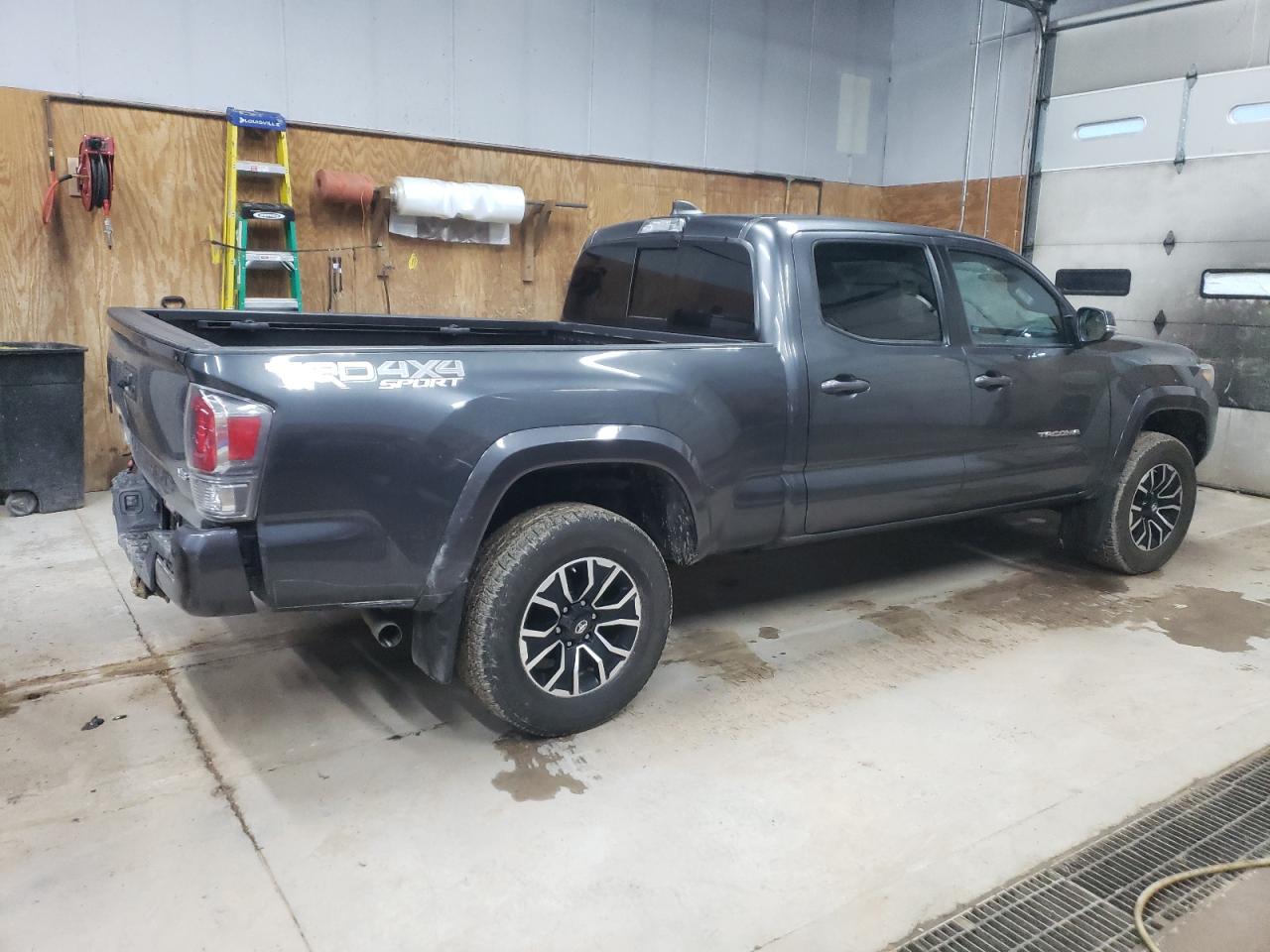 Image 3 of 2020 TOYOTA TACOMA DOUBLE CAB 2020 with VIN 3TMDZ5BN8LM097558
