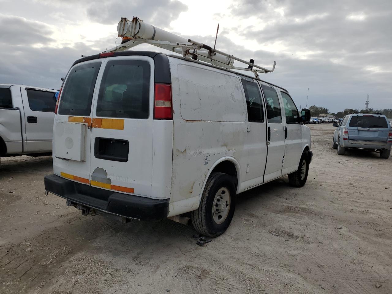 Image 3 of 2008 CHEVROLET EXPRESS G3500  2008 with VIN 1GCHG35K481162696