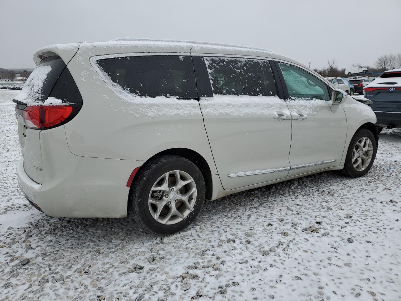 Image 3 of 2020 CHRYSLER PACIFICA LIMITED 2020 with VIN 2C4RC1GG2LR123039