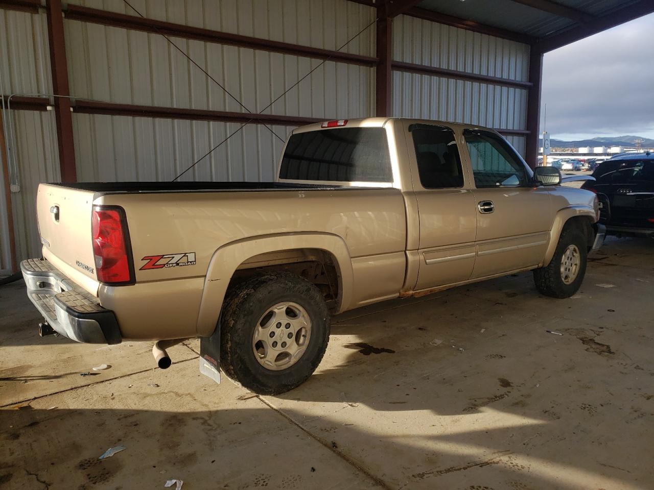 Image 3 of 2004 CHEVROLET SILVERADO K1500 2004 with VIN 2GCEK19T541184932