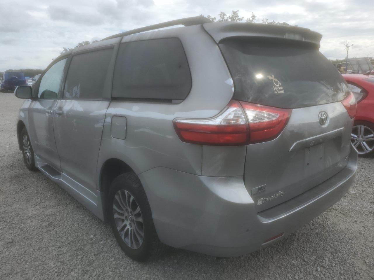 Image 2 of 2018 TOYOTA SIENNA XLE 2018 with VIN 5TDYZ3DC0JS922510