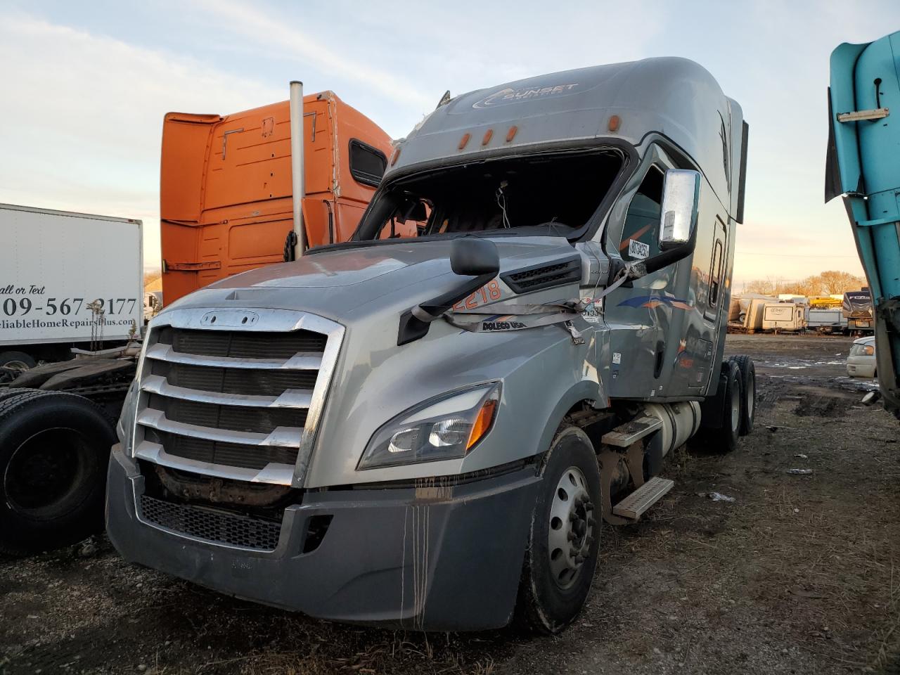 Image 2 of 2019 FREIGHTLINER CASCADIA 126  2019 with VIN 3AKJHHDR4KSKS9185