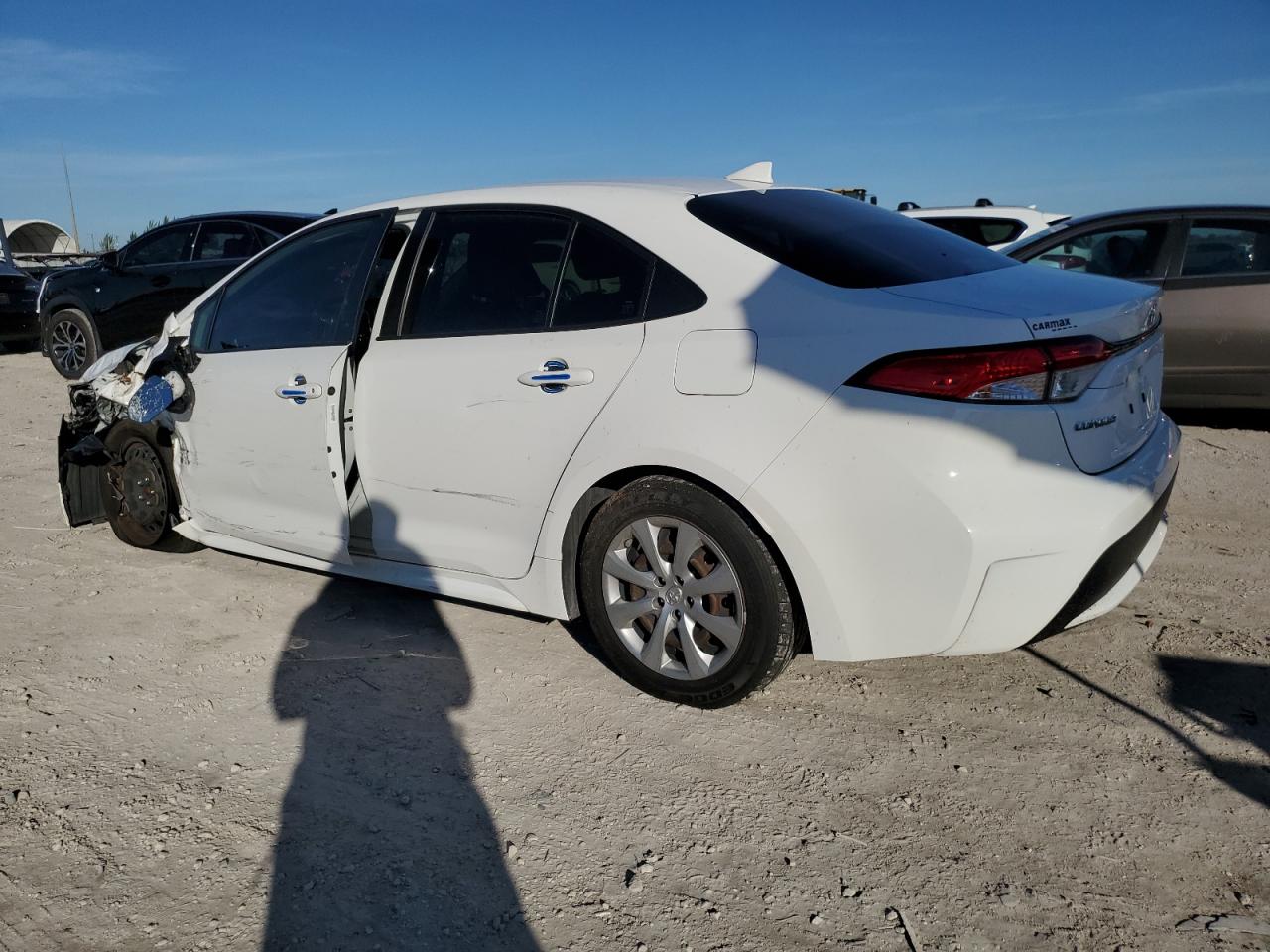 Image 2 of 2021 TOYOTA COROLLA LE 2021 with VIN JTDEPMAE1MJ128928