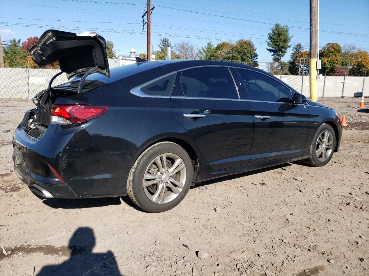 Image 3 of 2019 HYUNDAI SONATA LIMITED 2019 with VIN 5NPE34AF2KH767782
