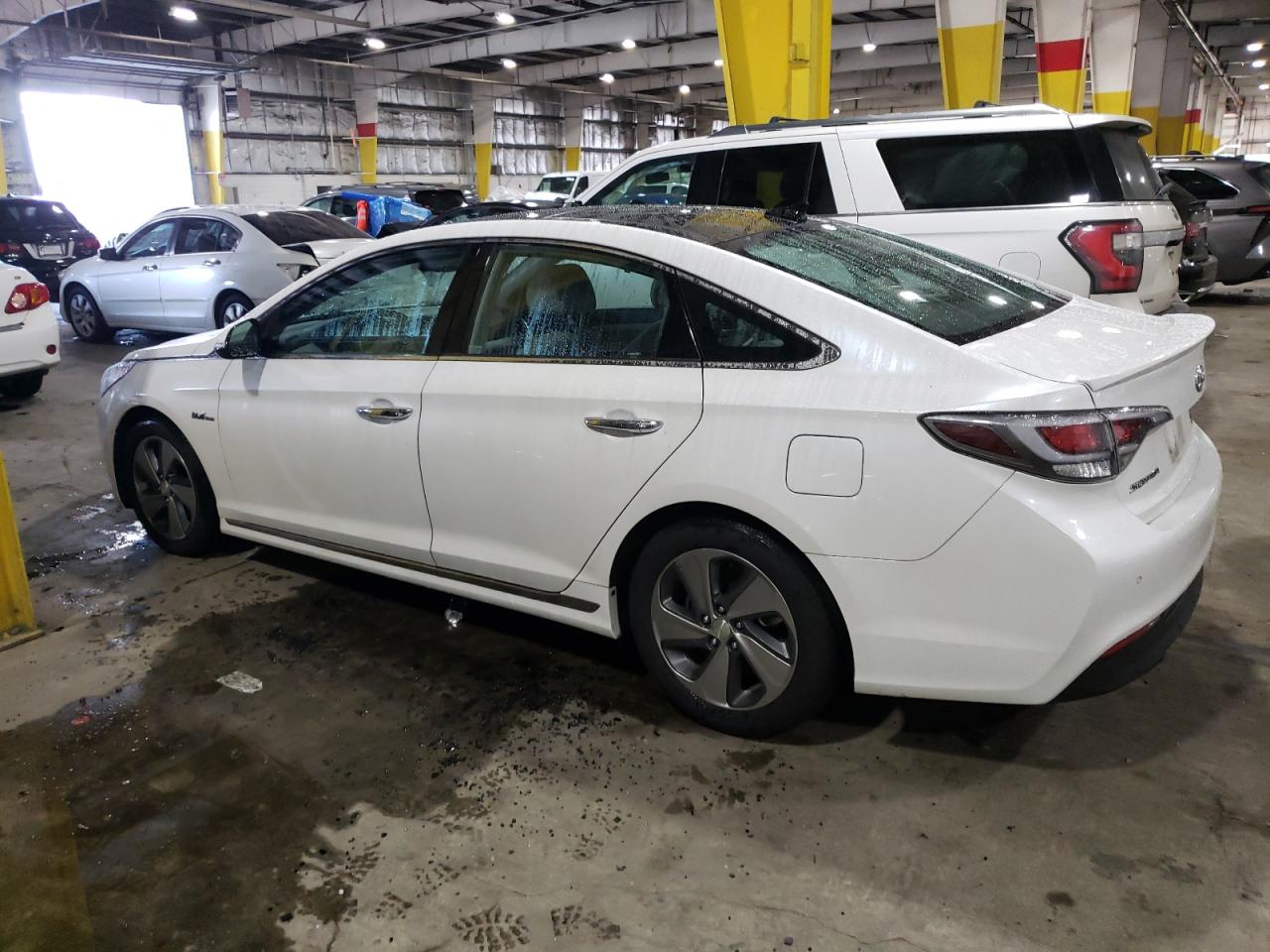 Image 2 of 2016 HYUNDAI SONATA HYBRID 2016 with VIN KMHE34L14GA014606