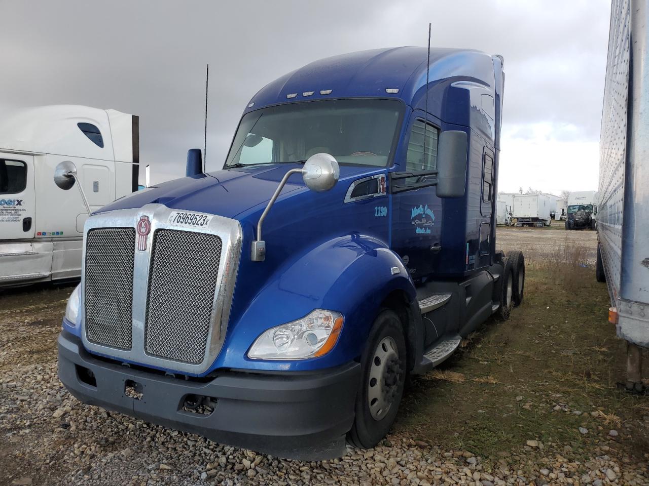 Image 2 of 2015 KENWORTH CONSTRUCTION T680 2015 with VIN 1XKYDP9X9FJ423005