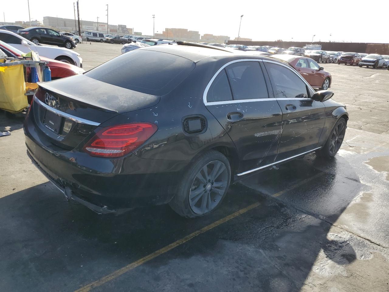 Obraz 3 z 2015 MERCEDES-BENZ C 300 2015 z VIN 55SWF4JB1FU093409