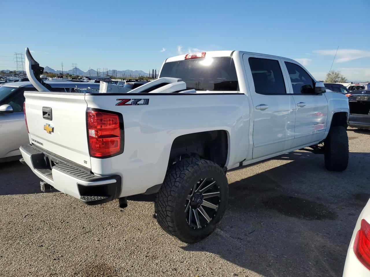Obraz 3 z 2018 CHEVROLET SILVERADO K1500 LT 2018 z VIN 3GCUKREC2JG367658