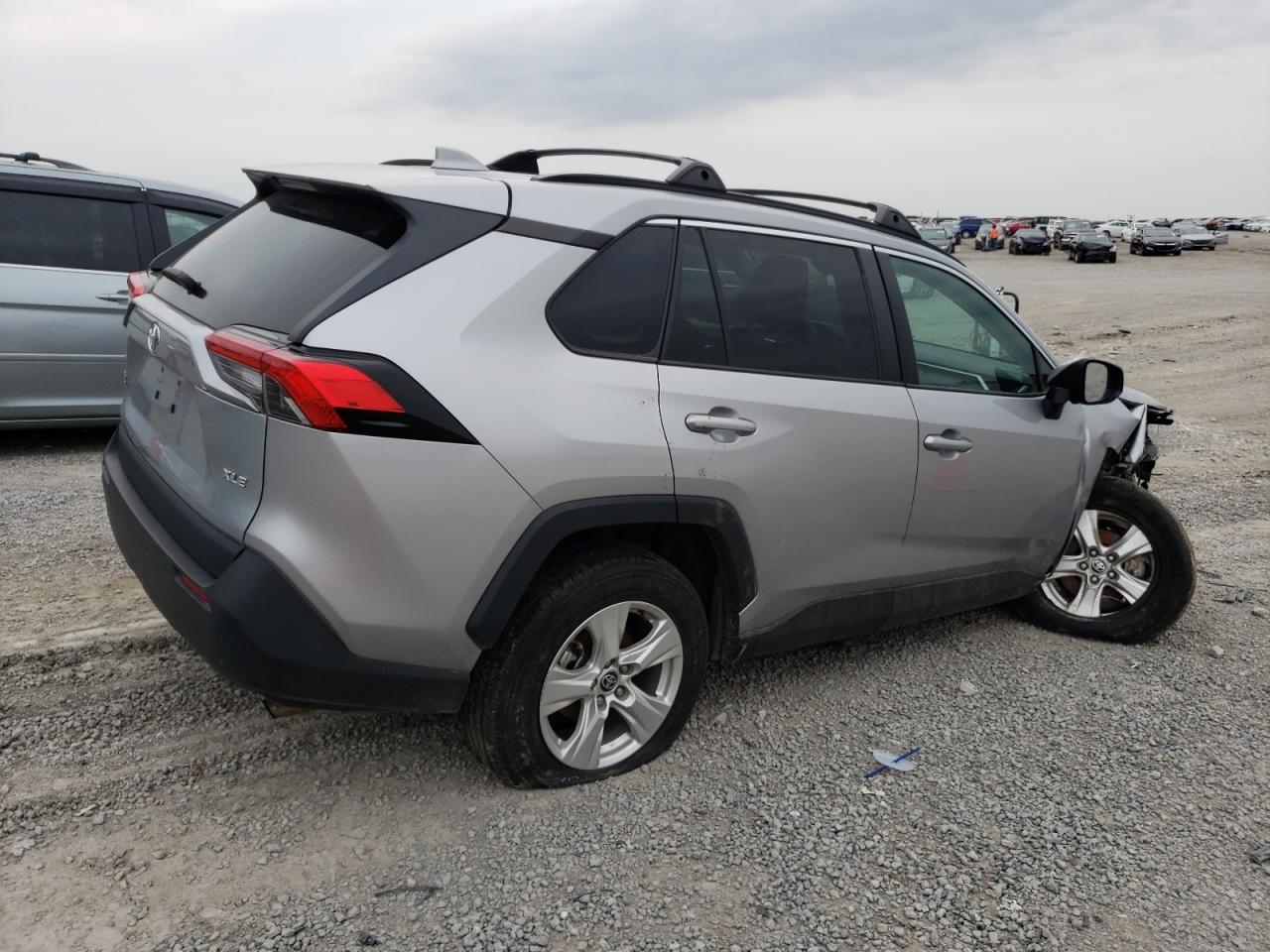 Image 3 of 2021 TOYOTA RAV4 XLE 2021 with VIN 2T3W1RFVXMC117621