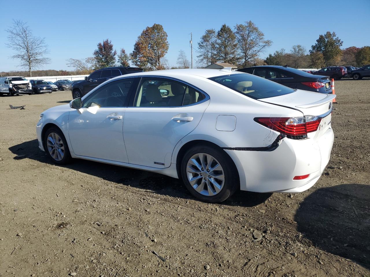 Image 2 of 2015 LEXUS ES 300H 2015 with VIN JTHBW1GG2F2094748