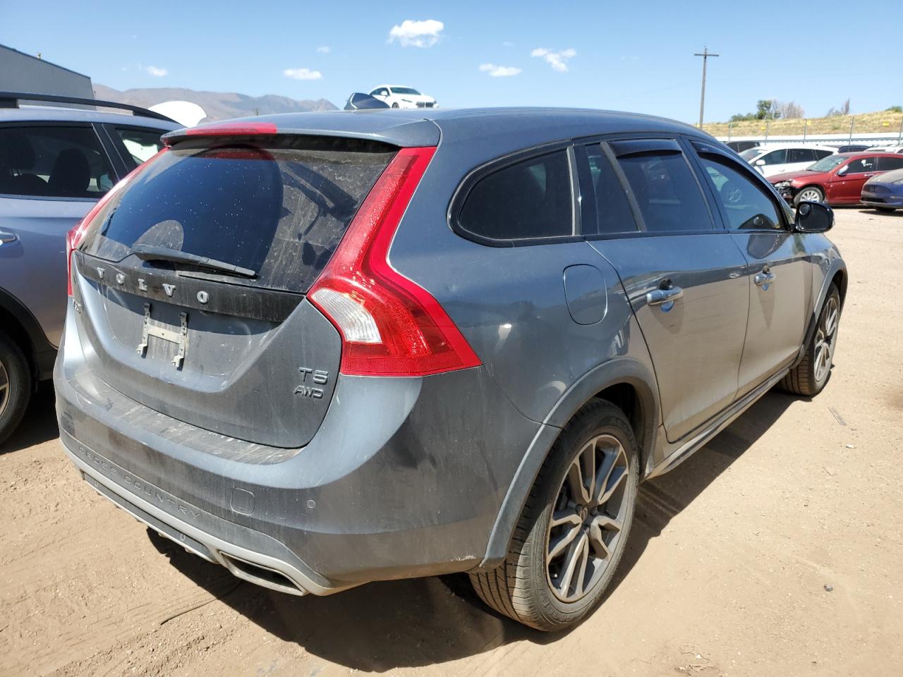 Image 3 of 2018 VOLVO V60 CROSS COUNTRY PREMIER 2018 with VIN YV440MWK8J2055705