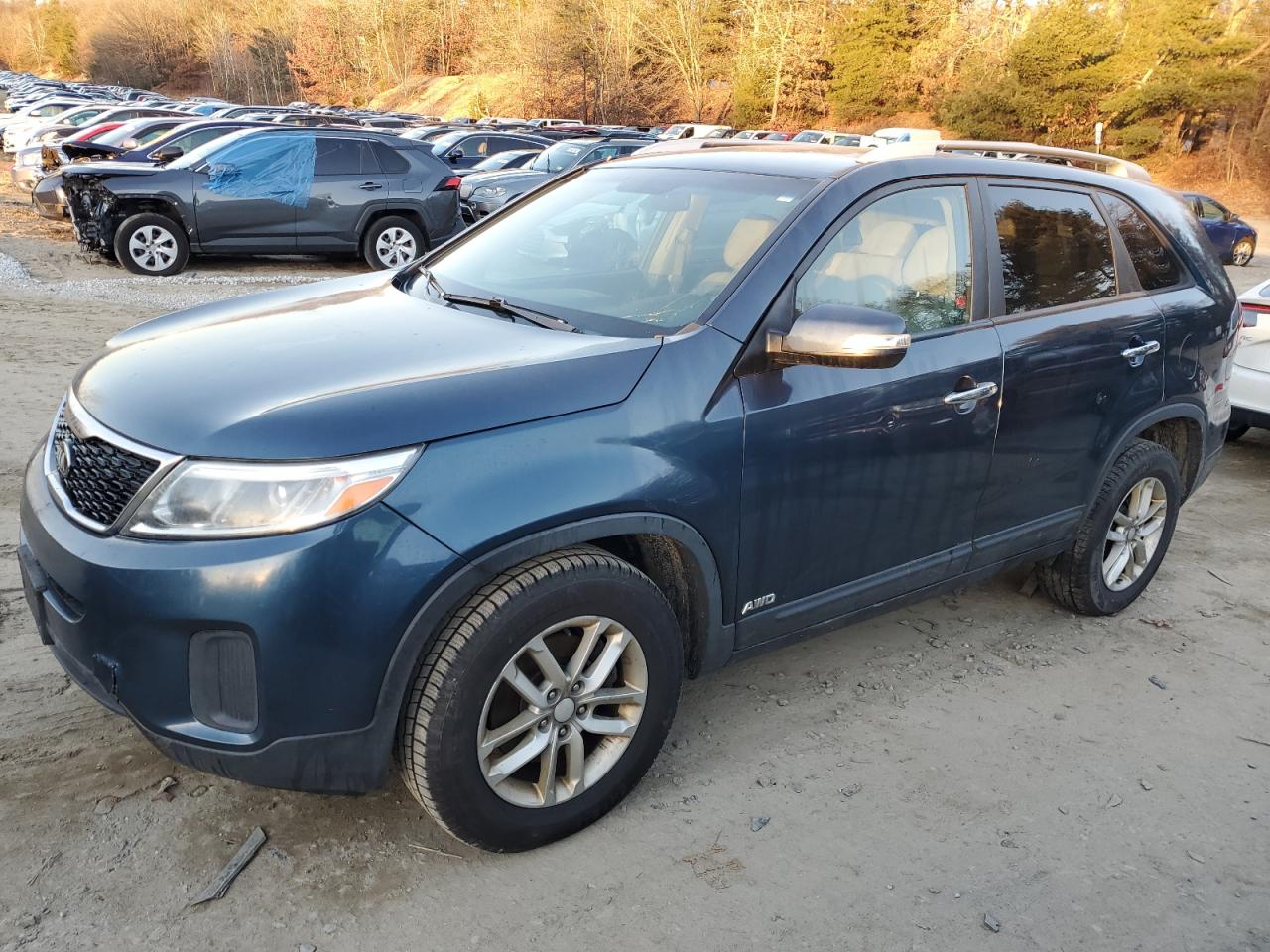 Изображение 1 2015 KIA SORENTO LX 2015 с VIN 5XYKTDA72FG596413