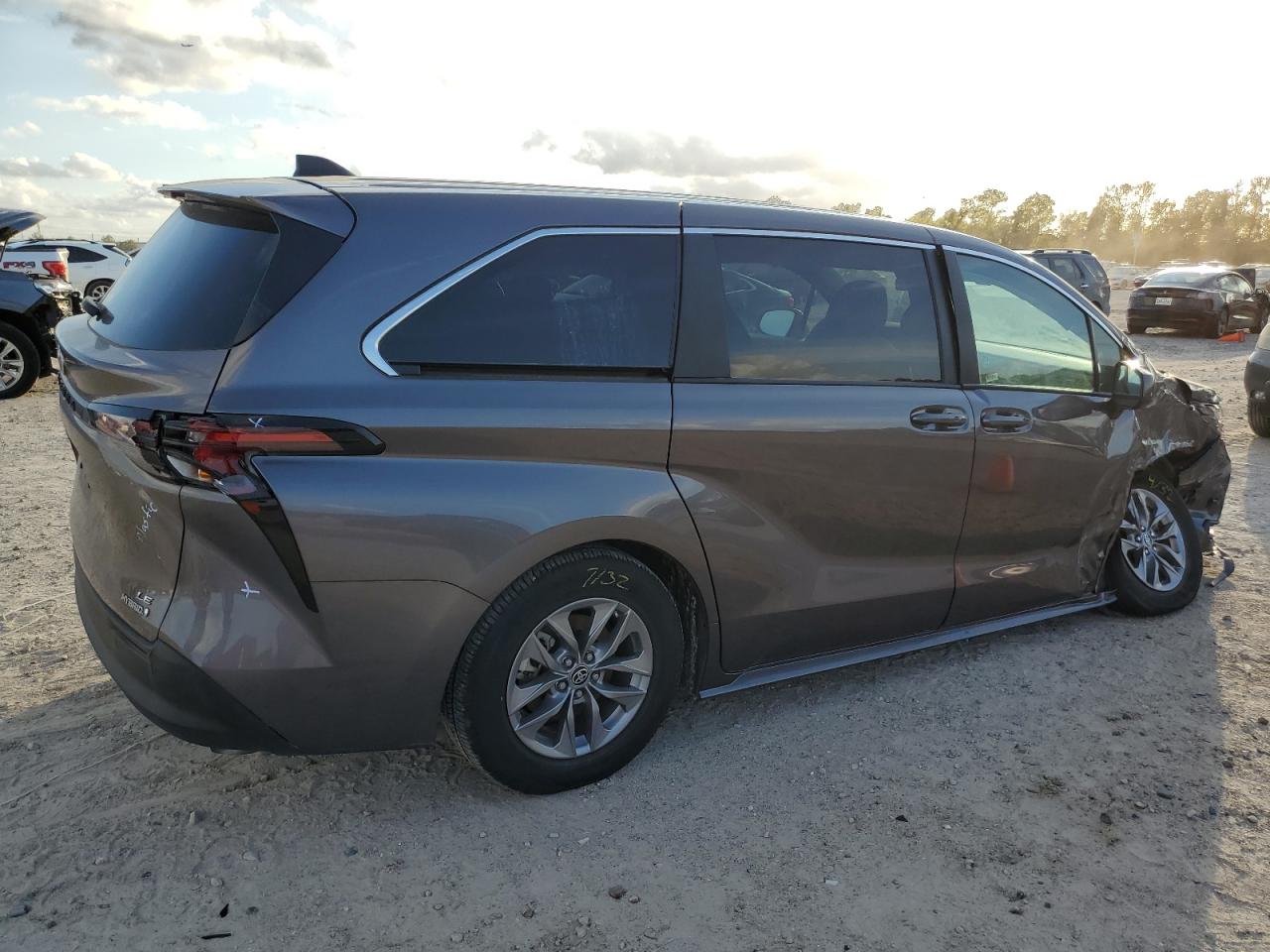Изображение 3 2023 TOYOTA SIENNA LE 2023 с VIN 5TDKRKEC0PS152400
