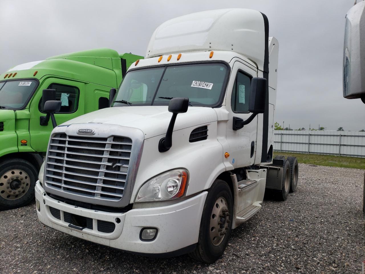 Image 2 of 2014 FREIGHTLINER CASCADIA 113  2014 with VIN 1FUJGBD94ELFY2643