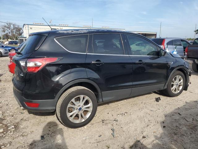 Image 3 of 2017 FORD ESCAPE SE 2017 with VIN 1FMCU0G91HUC52314