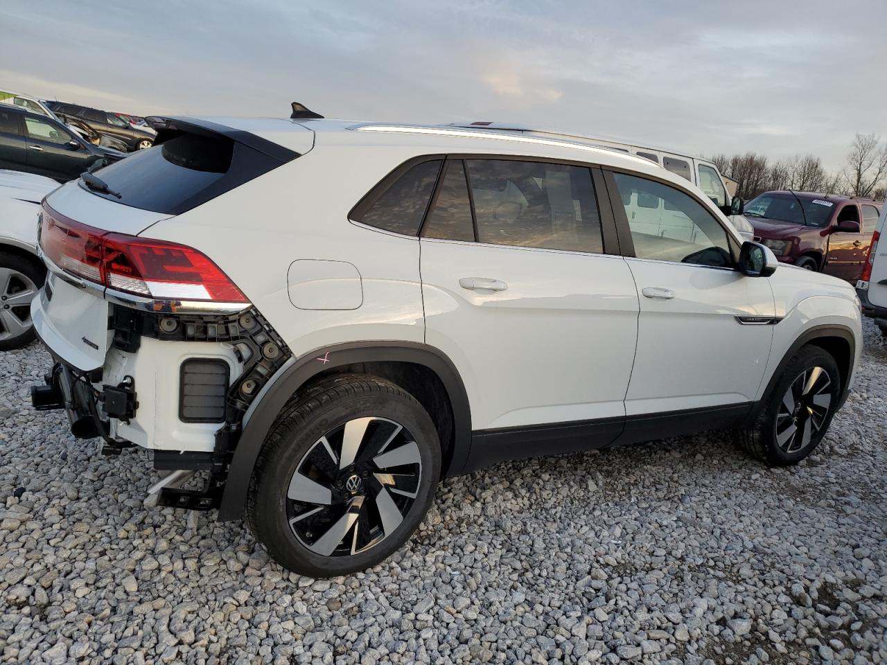 Image 3 of 2024 VOLKSWAGEN ATLAS CROSS SPORT SE 2024 with VIN 1V2HE2CA7RC202185