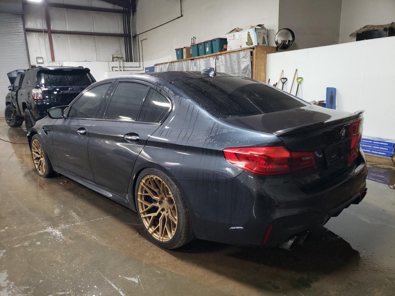 Изображение 2 2018 BMW M5  2018 с VIN WBSJF0C59JB282681