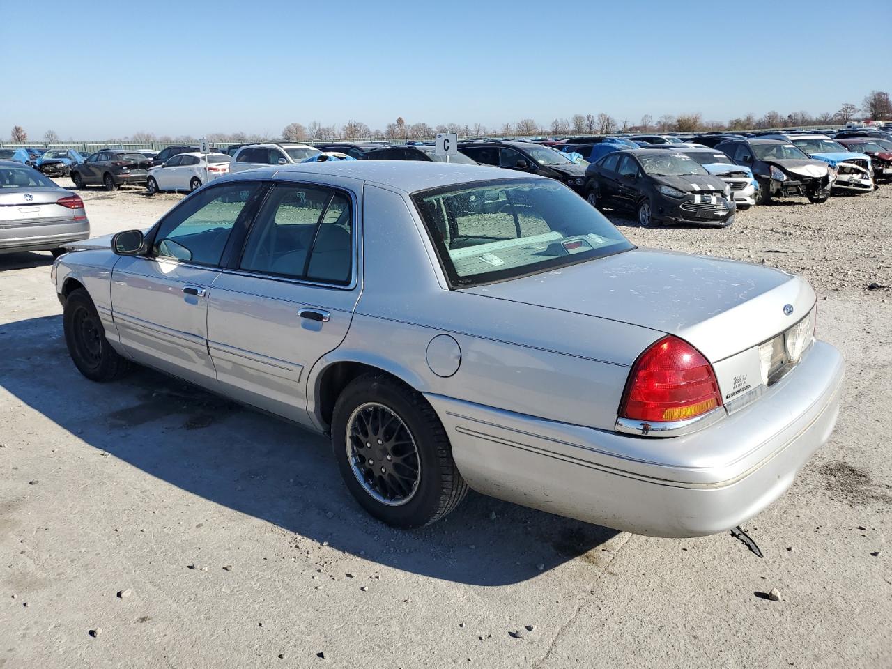 Obraz 2 z 2000 FORD CROWN VICTORIA  2000 z VIN 2FAFP73W2YX216398