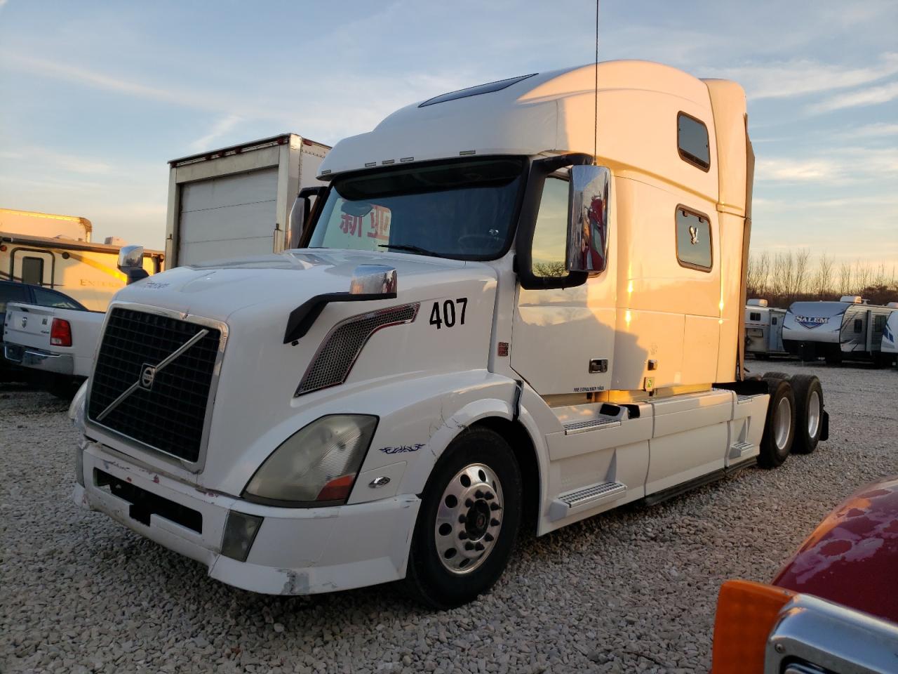 Изображение 2 2015 VOLVO VN VNL 2015 с VIN 4V4NC9EJ9FN908692