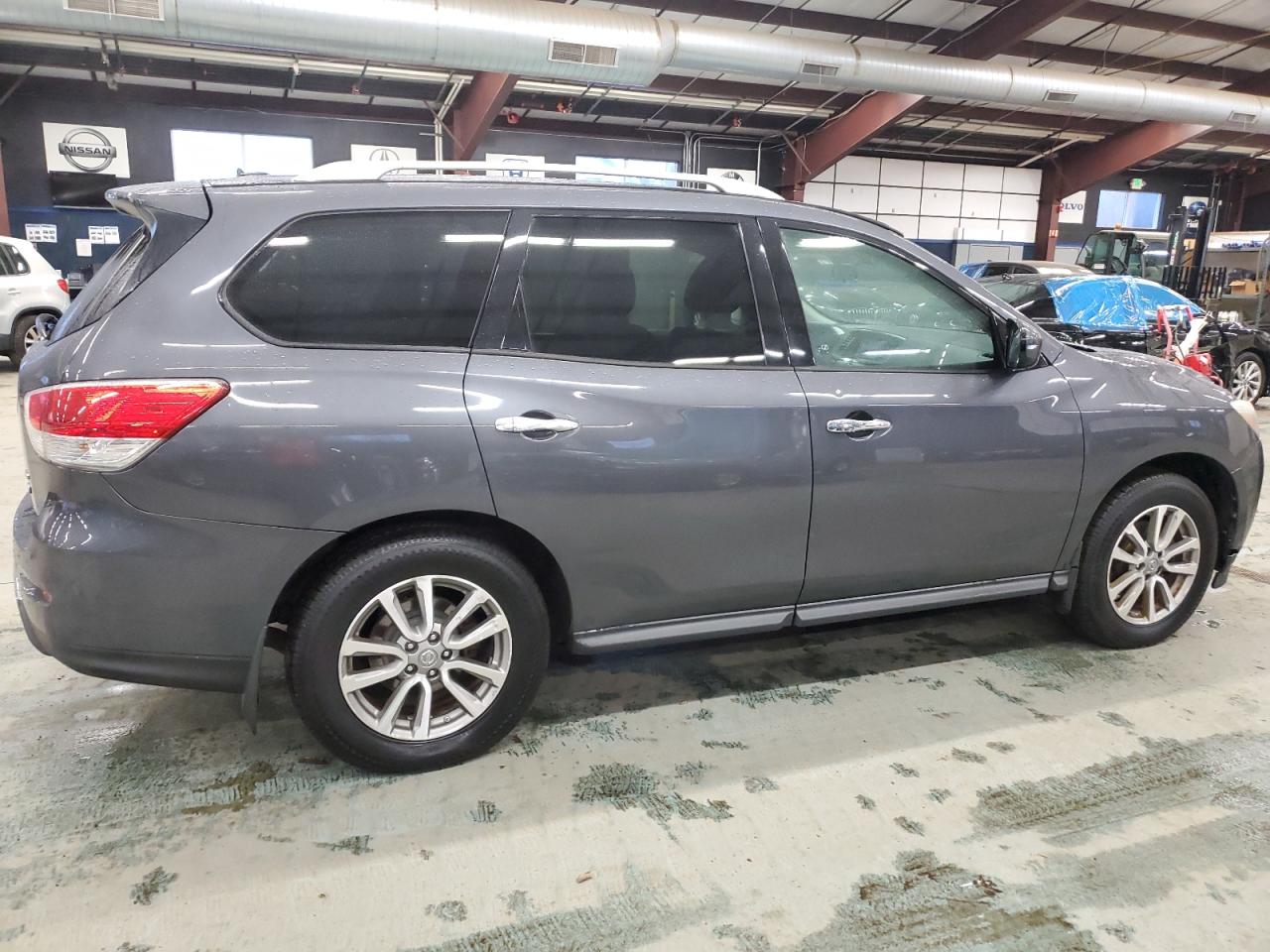 Image 3 of 2014 NISSAN PATHFINDER S 2014 with VIN 5N1AR2MM7EC734896