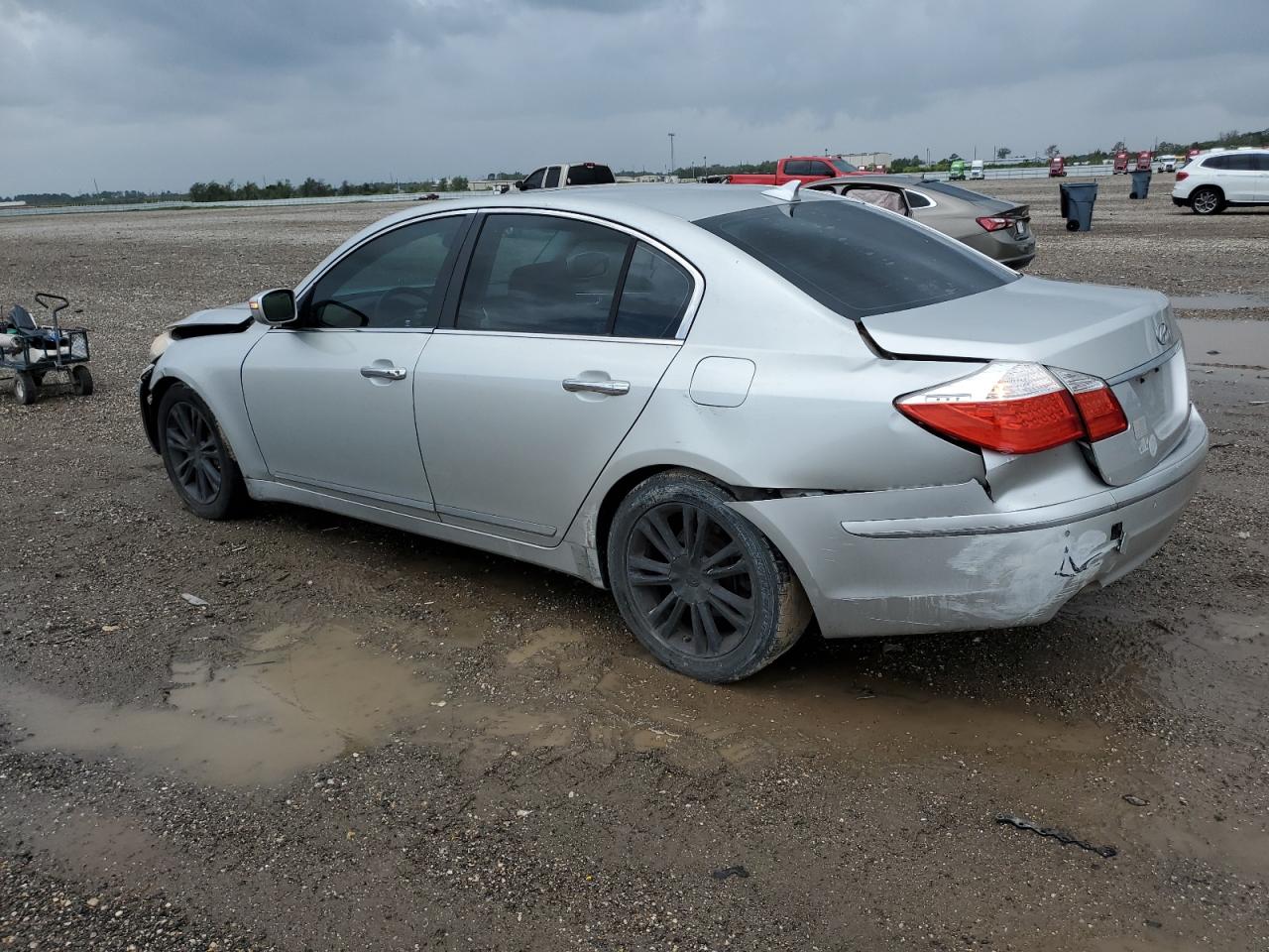 Image 2 of Hyundai Genesis 4.6L 2011 with VIN KMHGC4DF6BU125829