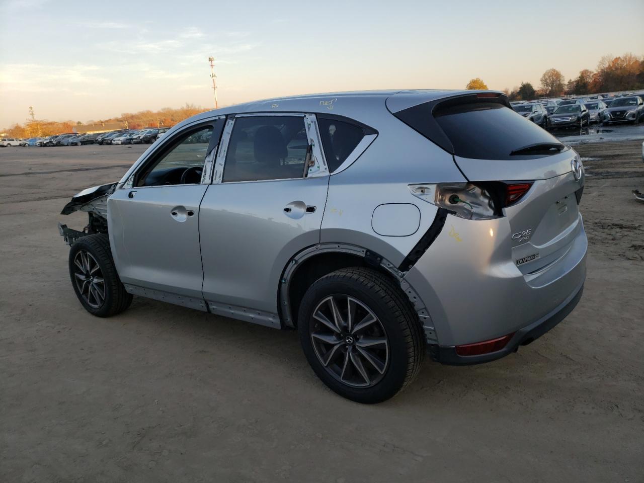 Image 2 of 2017 MAZDA CX-5 GRAND TOURING 2017 with VIN JM3KFBDL8H0144034