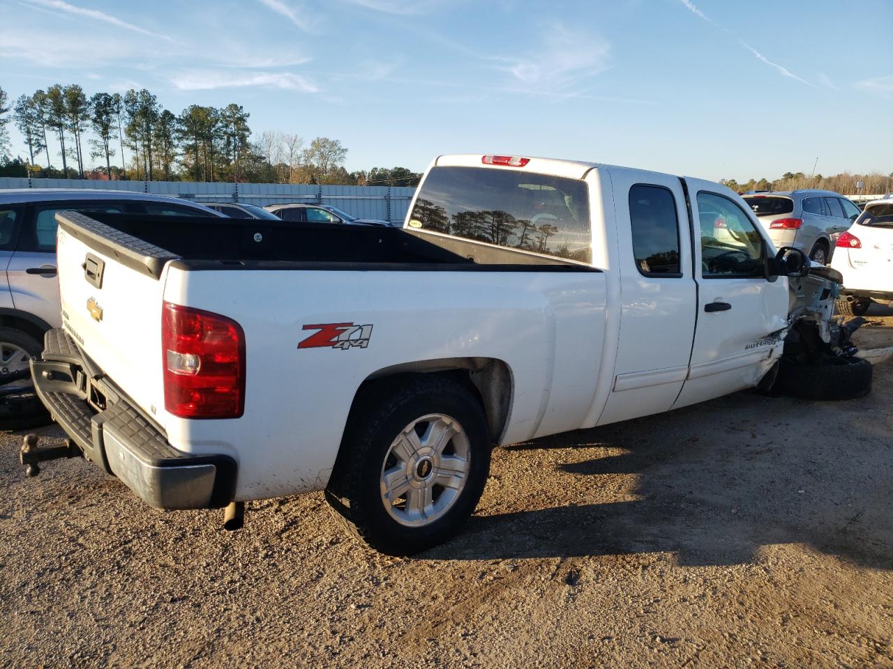 Image 3 of 2011 CHEVROLET SILVERADO K1500 LT 2011 with VIN 1GCRKSE32BZ188986