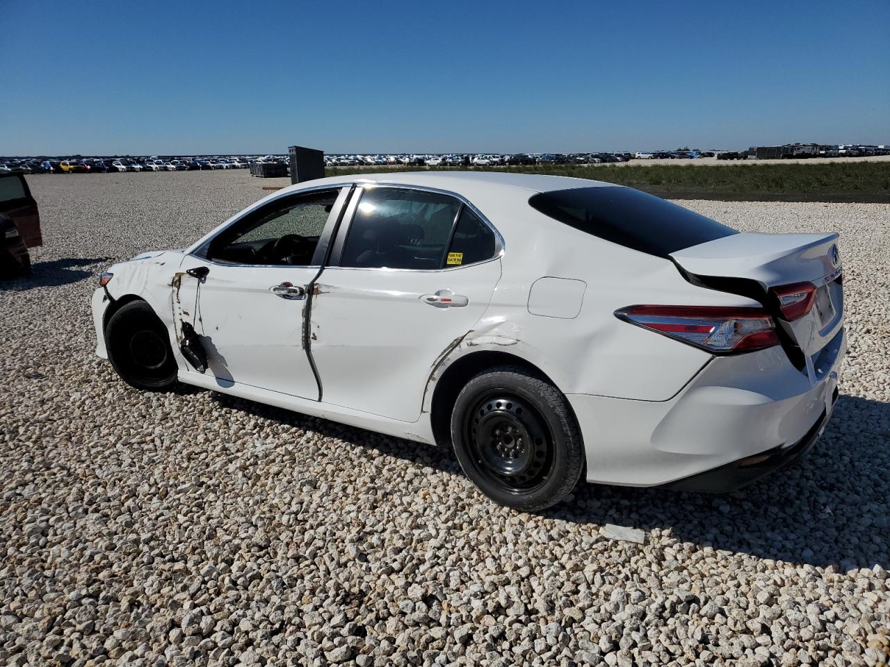 Изображение 2 2018 TOYOTA CAMRY L 2018 с VIN 4T1B11HK2JU556141