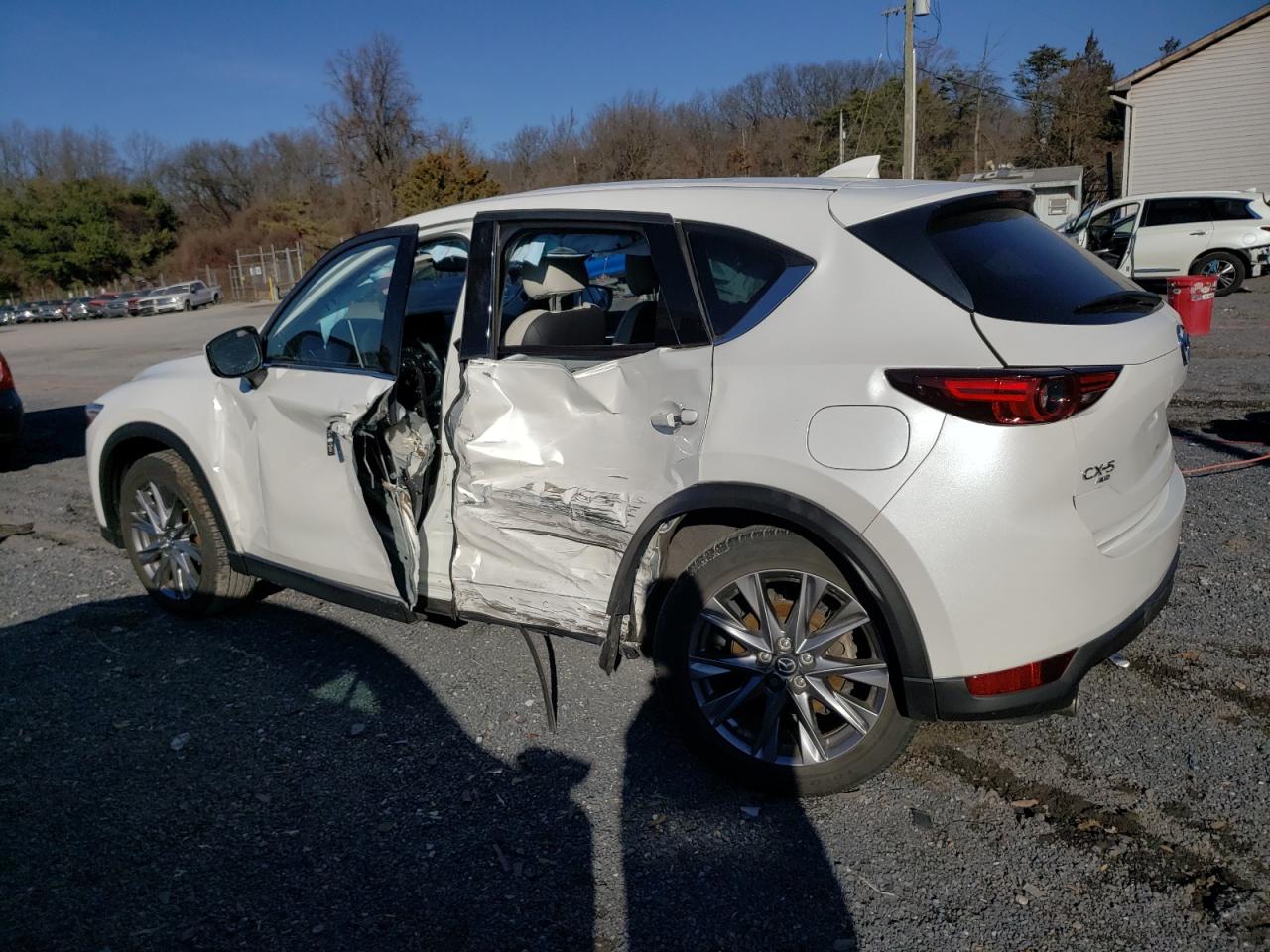 Image 2 of 2020 MAZDA CX-5 GRAND TOURING 2020 with VIN JM3KFBDM2L1847642