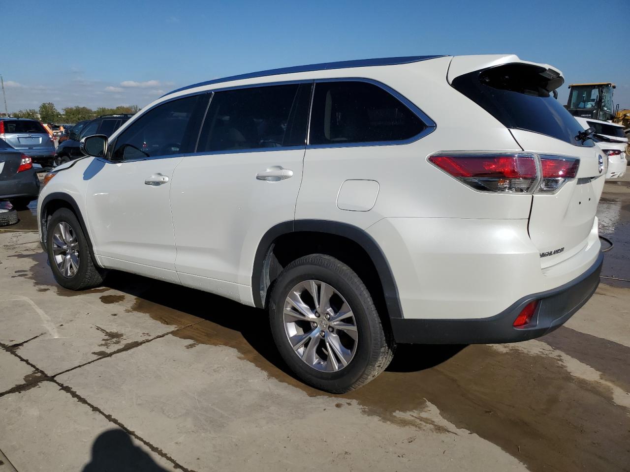 Изображение 2 2015 TOYOTA HIGHLANDER XLE 2015 с VIN 5TDKKRFH8FS106772