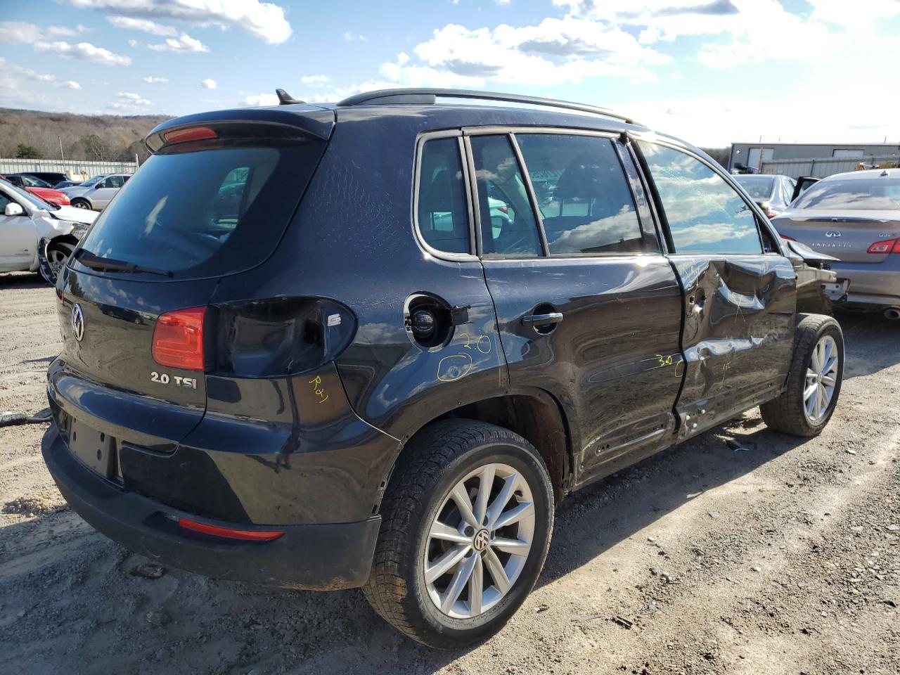 Obraz 3 z 2015 VOLKSWAGEN TIGUAN S 2015 z VIN WVGBV7AXXFW603165