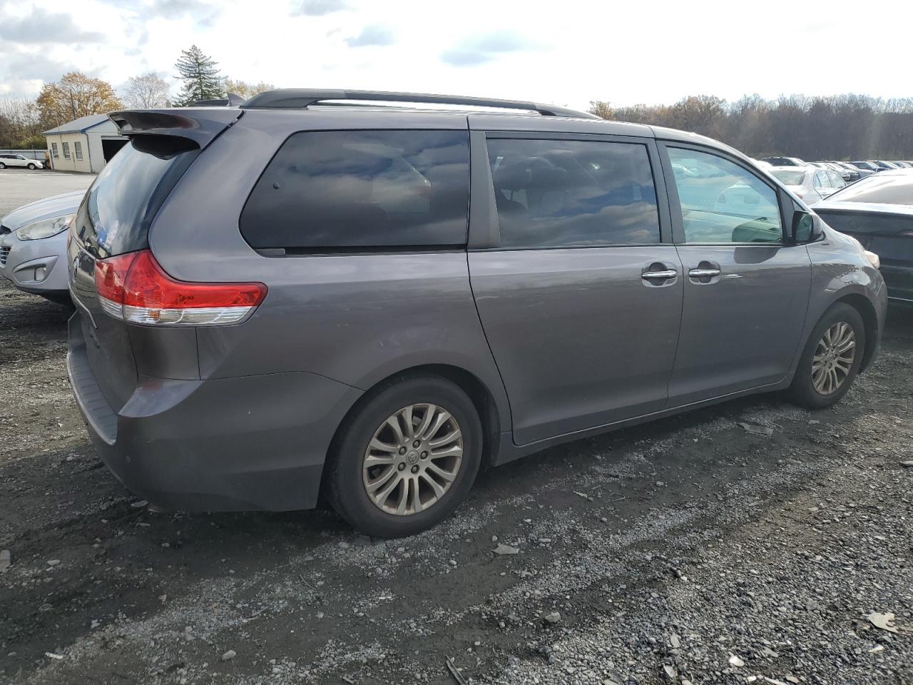 Obraz 3 z Toyota Sienna Xle 2012 z VIN 5TDYK3DC8CS188139
