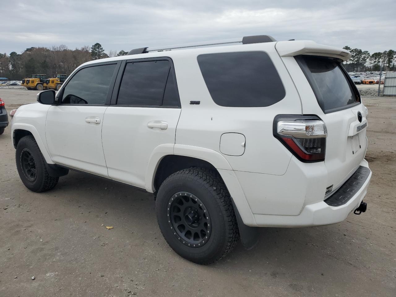 Image 2 of 2021 TOYOTA 4RUNNER SR5/SR5 PREMIUM 2021 with VIN JTEMU5JR9M5892558