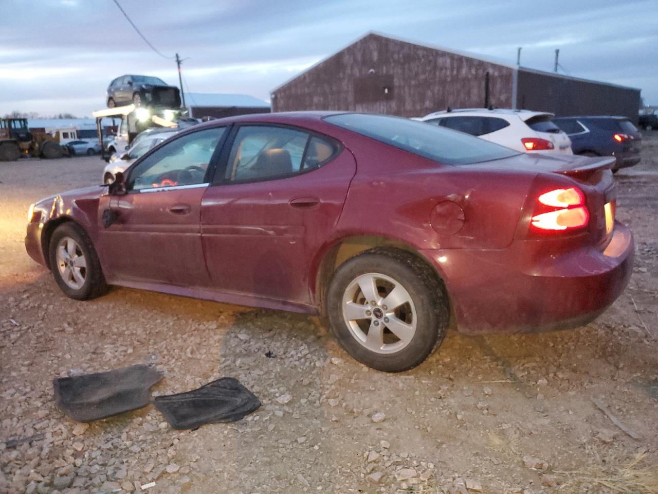 Image 2 of 2006 PONTIAC GRAND PRIX  2006 with VIN 2G2WP552X61101092