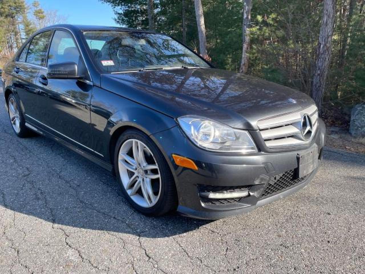 Obraz 1 z 2013 MERCEDES-BENZ C 300 4MATIC 2013 z VIN WDDGF8AB8DR264974
