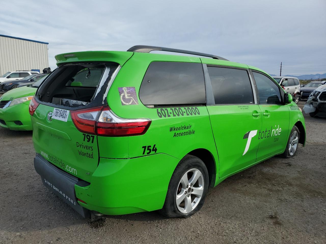 Obraz 3 z 2015 TOYOTA SIENNA LE 2015 z VIN 5TDKK3DC3FS560884
