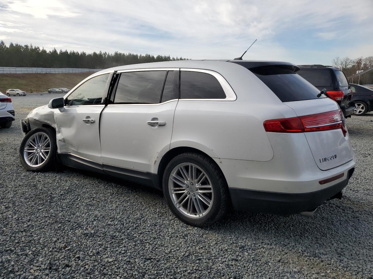 Image 2 of 2013 LINCOLN MKT  2013 with VIN 2LMHJ5AT0DBL56443