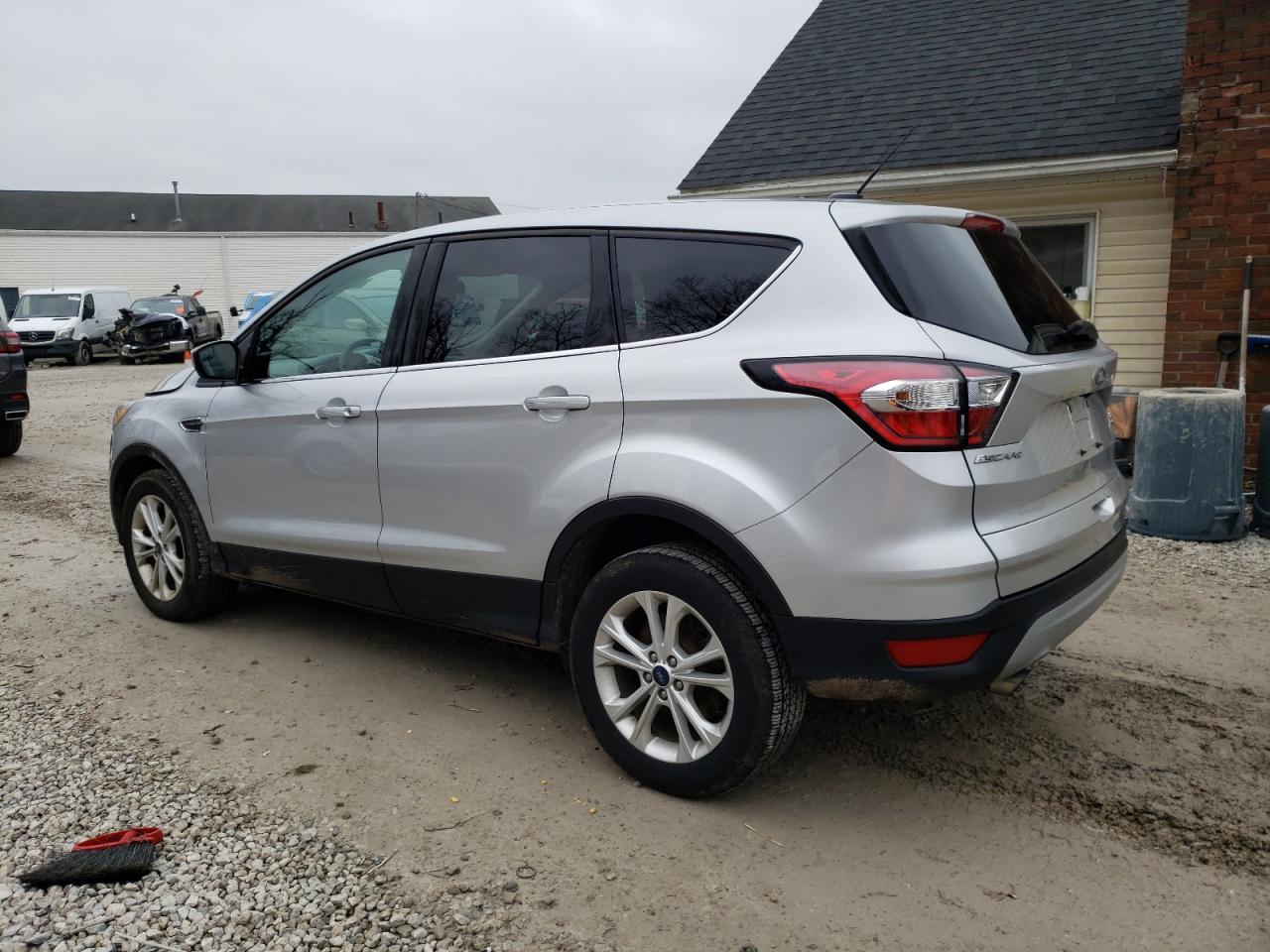 Image 2 of 2017 FORD ESCAPE SE 2017 with VIN 1FMCU0GD7HUE21823
